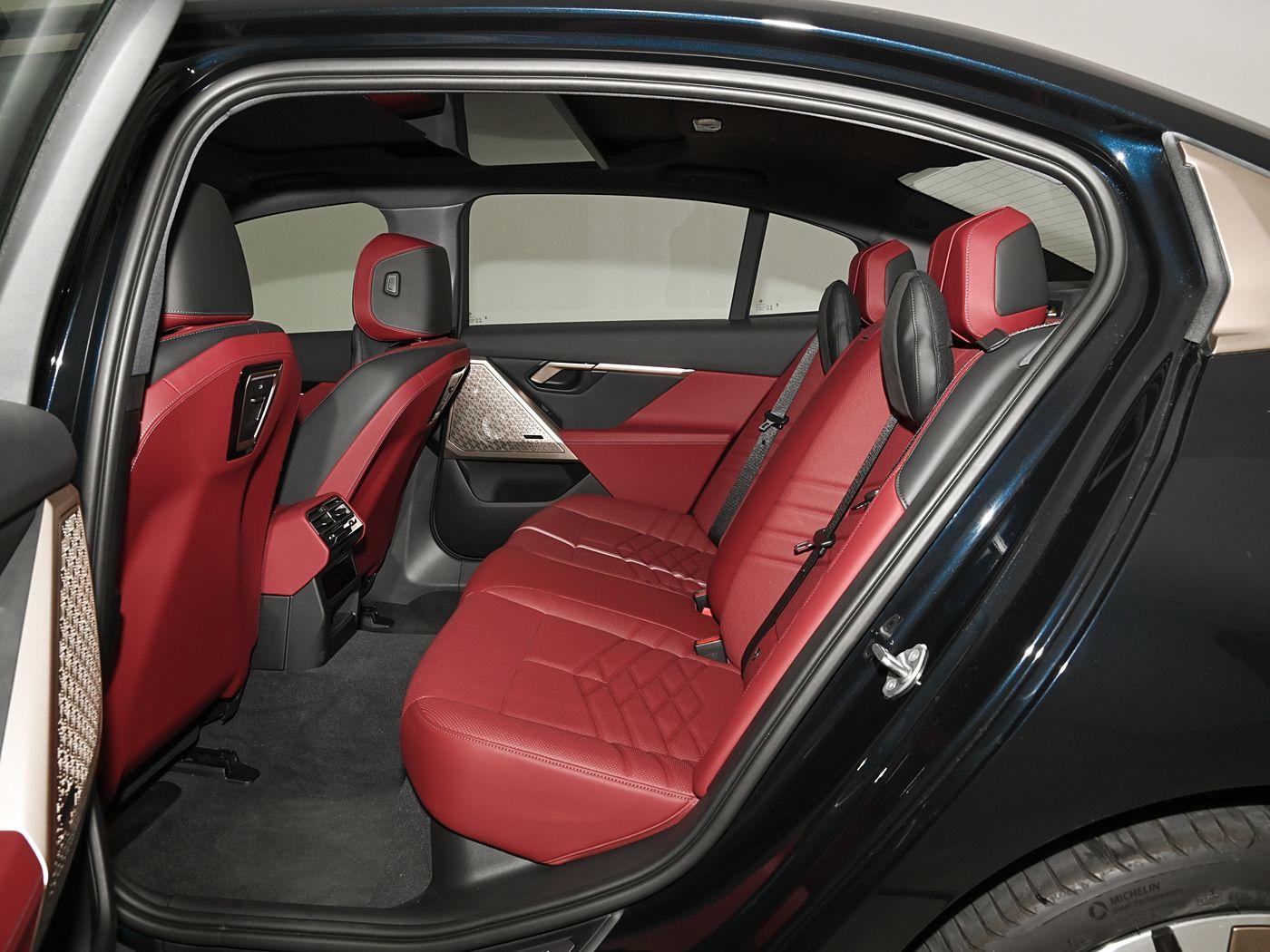 1400x1050_autohomecar__ChxkPWZpmbOABy9eACOqICyT5Po063.jpg